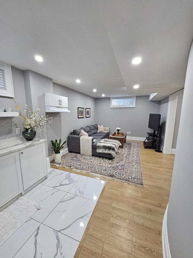 Basement Apartment In Luxury Beach House Toronto Zewnętrze zdjęcie