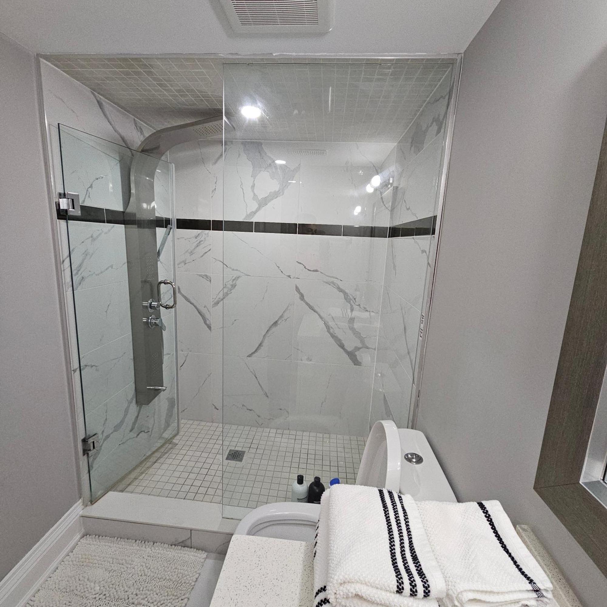 Basement Apartment In Luxury Beach House Toronto Zewnętrze zdjęcie